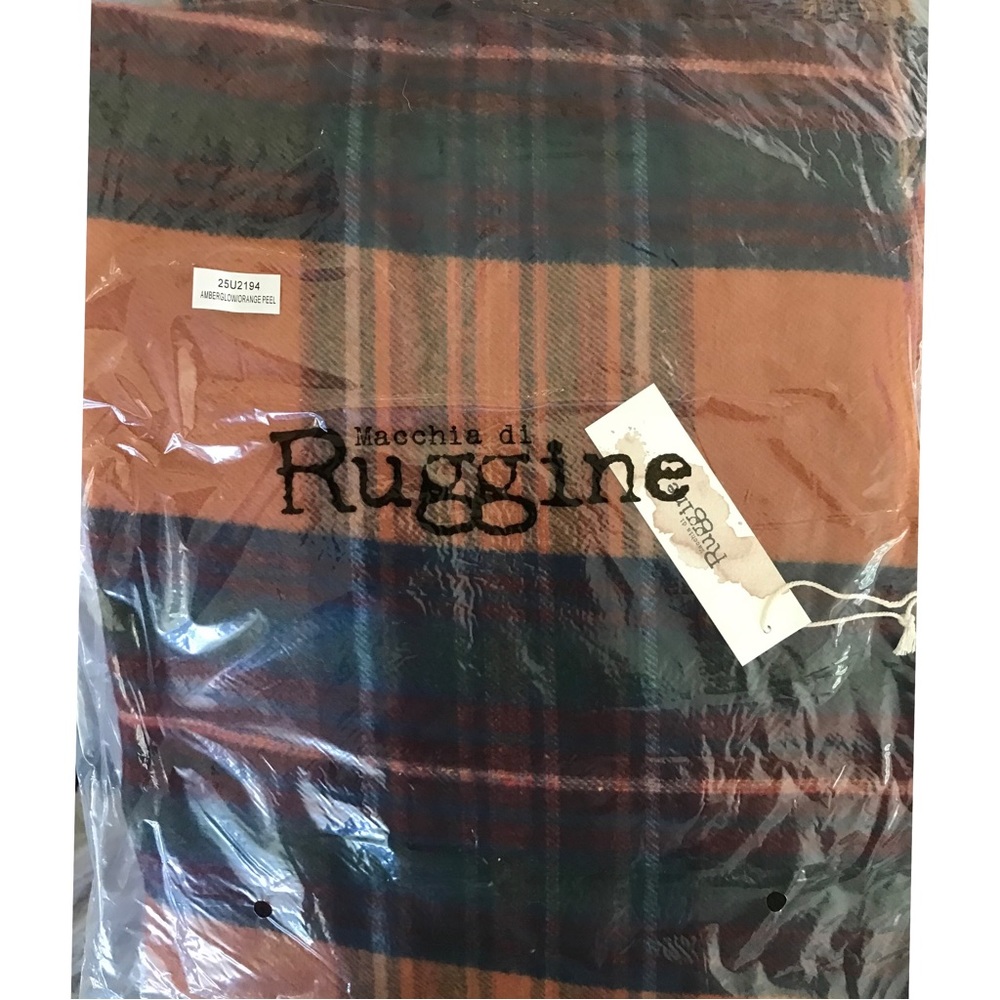 Ruggine Chic Soft Amberglow Plaid Fringe Accent Ruana - Picture 12 of 13